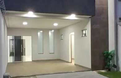 Imagem: A casa possui 3 Dormitórios, 3 Banheiros, 2 Vagas na garagem