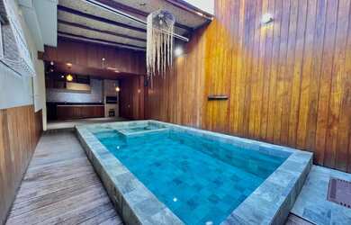 Imagem: A casa possui 3 Dormitórios, 2 Banheiros, 1 Vaga na garagem