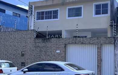 Imagem: A casa possui 5 Dormitórios, 4 Banheiros, 5 Vagas na garagem