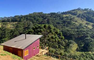 Imagem: A casa possui 1 Dormitório, 1 Banheiro, 4 Vagas na garagem