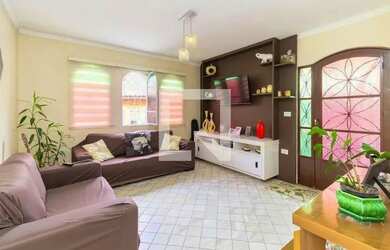 Imagem: A casa possui 2 Dormitórios, 2 Banheiros, 2 Vagas na garagem