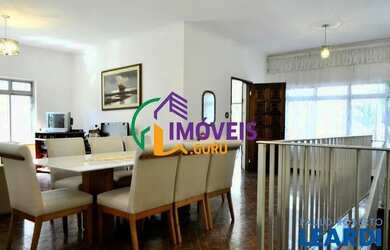 Imagem: A casa à venda possui 3 Dormitórios, 3 Banheiros, 2 Vagas