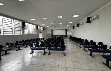 Imagem: O depósito possui 1 Vaga na garagem, 303m² de Área e Imóvel