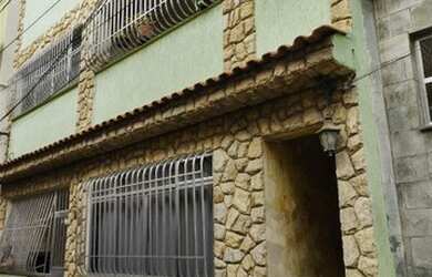 Imagem: A casa possui 4 Dormitórios, 5 Banheiros, 235m² de Área