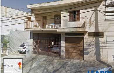 Imagem: A casa possui 4 Dormitórios, 3 Banheiros, 4 Vagas na garagem