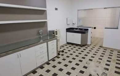 Imagem: O depósito possui 30m² de Área e está localizado em Centro