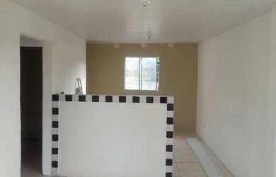 Imagem: A casa possui 2 Dormitórios, 1 Banheiro e está localizado