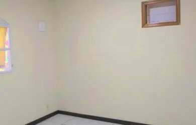 Imagem: A casa possui 1 Dormitório, 1 Banheiro e está localizado