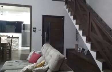 Imagem: A casa possui 2 Dormitórios, 2 Banheiros, 4 Vagas na garagem