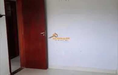 Imagem: A casa em condomínio possui 3 Dormitórios, 1 Banheiro, 2 Vagas