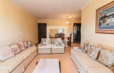 Imagem: O apartamento possui 3 Dormitórios, 2 Banheiros, 2 Vagas na