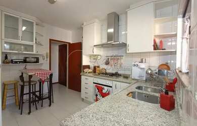 Imagem: O apartamento possui 3 Dormitórios, 4 Banheiros, 2 Vagas na