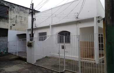 Imagem: A casa possui 2 Dormitórios, 1 Banheiro, 1 Vaga na garagem