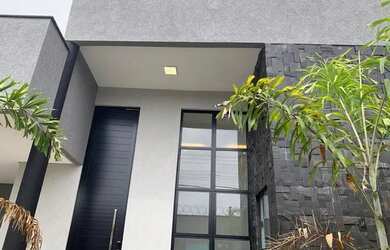 Imagem: A casa possui 3 Dormitórios, 5 Banheiros, 4 Vagas na garagem