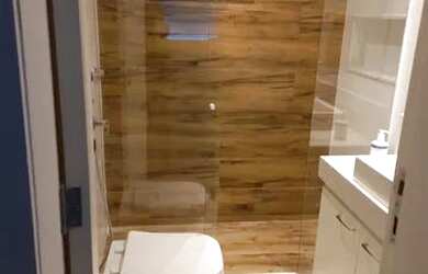 Imagem 6: Quarto e sala na primeira quadra - metrô- reformadissimo