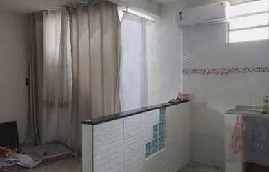 Imagem: A casa possui 2 Dormitórios, 1 Banheiro, 1 Vaga na garagem