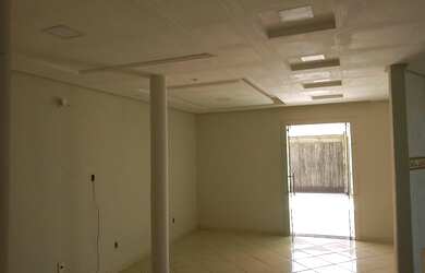 Imagem: A casa possui 2 Dormitórios, 2 Banheiros, 3 Vagas na garagem