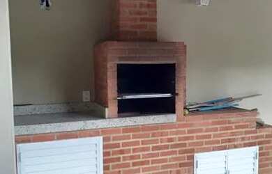 Imagem: A casa possui 3 Dormitórios, 2 Banheiros, 5 Vagas na garagem