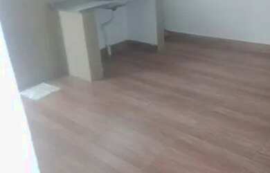 Imagem: A casa possui 1 Dormitório, 1 Banheiro, 1 Vaga na garagem