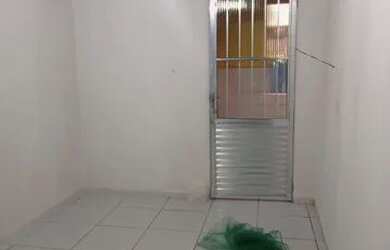 Imagem: A casa possui 2 Dormitórios, 1 Banheiro e está localizado