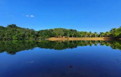 Imagem: O terreno e possui Dormitórios, Suítes, Banheiros, 1000-0m²