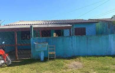 Imagem: A casa possui 3 Dormitórios, 1 Banheiro, 1 Vaga na garagem