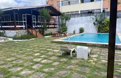 Imagem: A casa possui 4 Dormitórios, 5 Vagas na garagem e está localizado