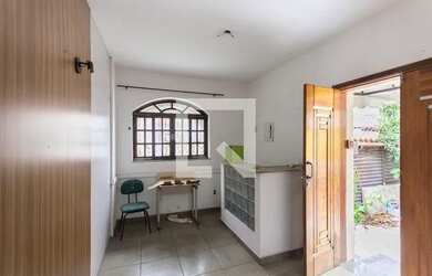 Imagem: A casa possui 5 Dormitórios, 4 Banheiros, 1 Vaga na garagem