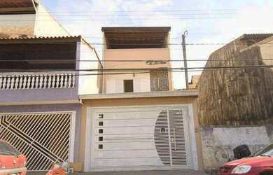 Imagem: A casa possui 4 Dormitórios, 4 Banheiros, 2 Vagas na garagem