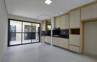 Imagem: A casa em condomínio à venda possui 3 Dormitórios, 4 Banheiros