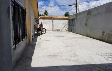 Imagem: A casa possui 2 Dormitórios, 1 Banheiro, 4 Vagas na garagem