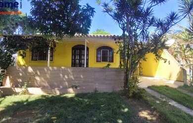 Imagem: A casa possui 2 Dormitórios, 1 Banheiro, 3 Vagas na garagem