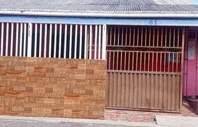 Imagem: A casa possui 3 Dormitórios, 2 Banheiros e está localizado