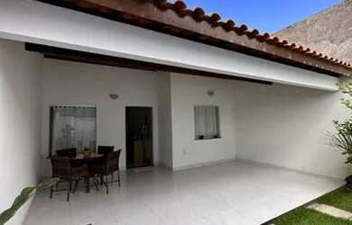 Imagem: A casa à venda possui 2 Dormitórios, 2 Banheiros e 2 Vagas