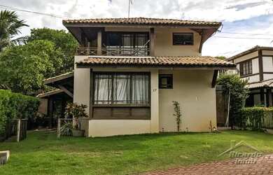 Imagem: A casa possui 3 Dormitórios, 5 Banheiros, 2 Vagas na garagem