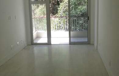 Imagem: O apartamento possui 2 Dormitórios, 1 Banheiro, 70-0m² de