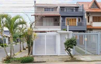 Imagem: A casa possui 3 Dormitórios, 4 Banheiros, 2 Vagas na garagem