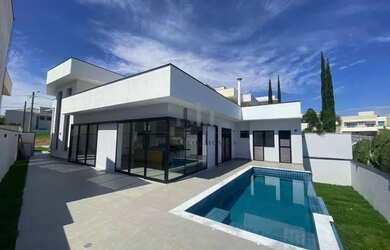 Imagem: A casa em condomínio possui 3 Dormitórios, 5 Banheiros, 4