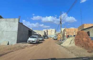 Imagem: A casa possui 3 Dormitórios, 3 Banheiros, 300m² de Área e