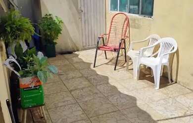 Imagem: A casa possui 2 Dormitórios, 1 Banheiro e está localizado