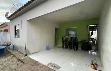 Imagem: A casa possui 2 Dormitórios, 1 Banheiro e está localizado