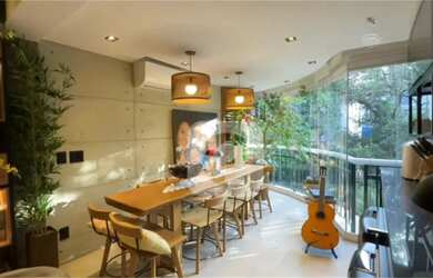 Imagem: O apartamento possui 4 Dormitórios, 5 Banheiros, 3 Vagas na