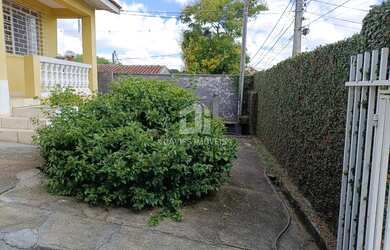 Imagem: A casa possui 5 Dormitórios, 2 Banheiros, 3 Vagas na garagem