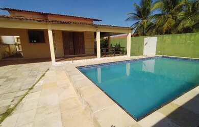 Imagem: A casa possui 4 Dormitórios, 4 Banheiros, 4 Vagas na garagem