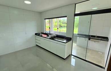 Imagem 5: Vendo ou troco casa. Churrasqueira, Varanda, 1.300m² de Áreae5 Vagas...