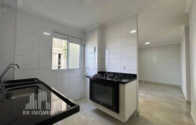 Imagem: O apartamento possui 2 Dormitórios, 1 Banheiro, 1 Vaga na garagem