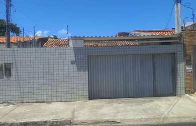 Imagem: A casa possui 2 Dormitórios, 1 Banheiro, 3 Vagas na garagem