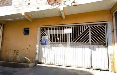 Imagem: A casa possui 3 Dormitórios, 2 Banheiros, 1 Vaga na garagem