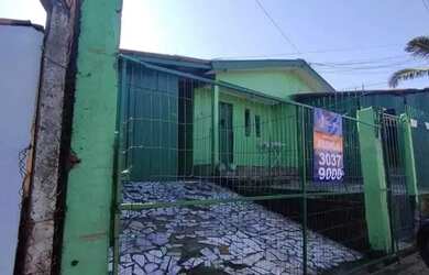 Imagem: A casa possui 2 Dormitórios, 1 Banheiro, 1 Vaga na garagem