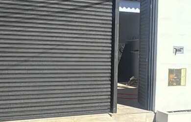 Imagem: A casa possui 3 Dormitórios, 1 Banheiro, 3 Vagas na garagem